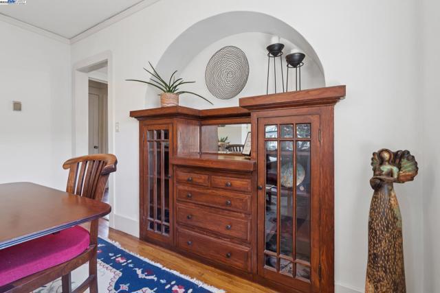 3144 60Th Ave, Oakland CA: https://media.crmls.org/mediaz/eb97883d-7cbc-4f3b-8dd4-13617439f530.jpg