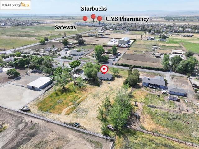26893 Marsh Creek Rd, Brentwood CA: https://media.crmls.org/mediaz/eb979877-5cf6-4718-817d-42b42948c010.jpg