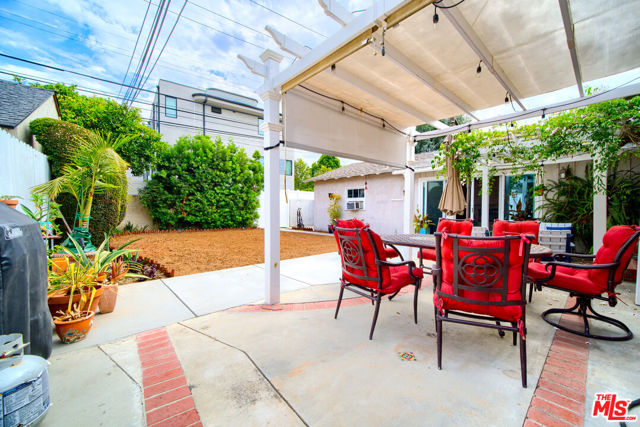 3282 Stoner Avenue, Los Angeles CA: https://media.crmls.org/mediaz/eb97df22-f4da-44aa-b817-0f544c80dec9.jpg