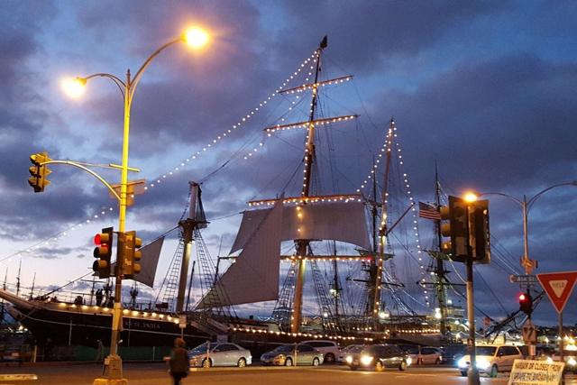 645 Front St, San Diego CA: https://media.crmls.org/mediaz/eb97ec3e-6b4a-4043-9436-c62763b6b982.jpg