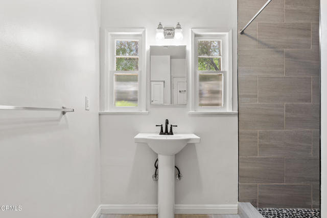 Detail Gallery Image 15 of 23 For 4242 Van Nuys Bld, Los Angeles,  CA 91403 - 3 Beds | 3 Baths