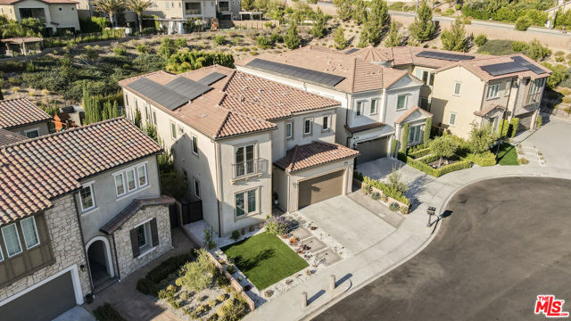 12333 N Finch Court, Porter Ranch CA: https://media.crmls.org/mediaz/eb9843da-922b-4d8e-82cc-9936633c02e8.jpg