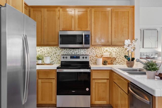 655 12th Street, Oakland CA: https://media.crmls.org/mediaz/eb98dff4-6cfd-4c57-ac1e-03bbb1d4b8f5.jpg