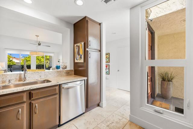 2077 S Caliente Drive, Palm Springs CA: https://media.crmls.org/mediaz/eb990fc1-c0eb-435c-9b5a-cb16d8d5fb6f.jpg