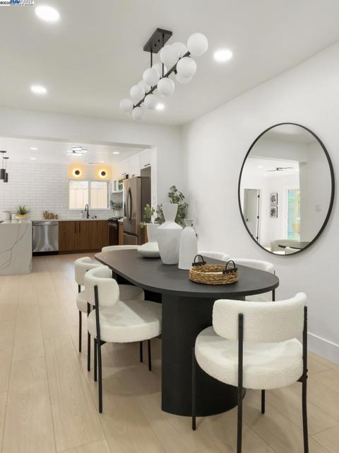 450 Lancaster Way, Redwood City CA: https://media.crmls.org/mediaz/eb995673-7ed4-4775-b3a9-491ee0d81269.jpg