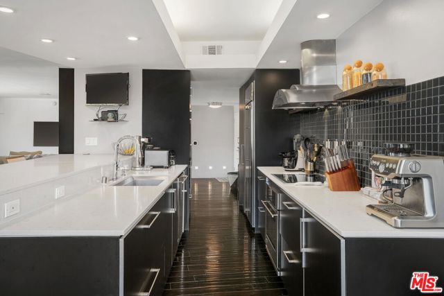 7250 Franklin Avenue, Los Angeles CA: https://media.crmls.org/mediaz/eb99ca6d-bc7f-48ad-92f1-4b2c09ce12af.jpg