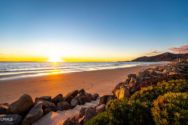 2956 Solimar Beach Drive Drive, Ventura CA: https://media.crmls.org/mediaz/eb9a0f85-fc8b-4e01-86d9-745c0e6ba071.jpg
