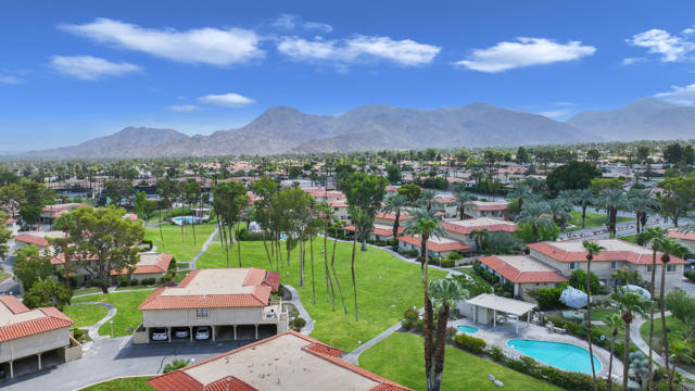 72869 Don Larson Lane Lane, Palm Desert CA: https://media.crmls.org/mediaz/eb9a7c03-1392-430a-bf72-0d72e0bd61b2.jpg