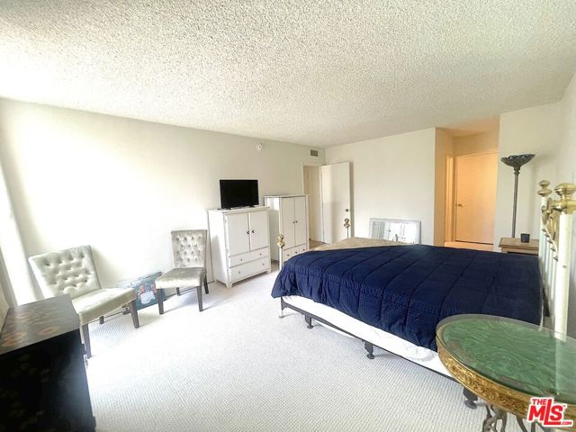 4915 Tyrone Avenue, Sherman Oaks CA: https://media.crmls.org/mediaz/eb9bf04b-742b-4910-b370-ea8a845f606a.jpg