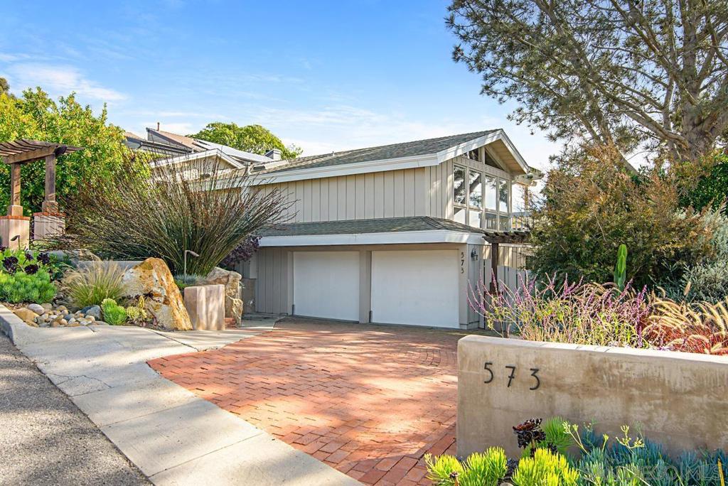 573 Amphitheatre Dr - photo 2