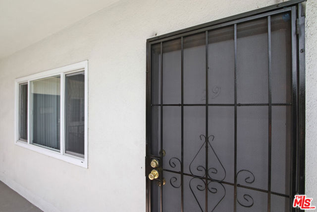 115 N Oak Street, Inglewood CA: https://media.crmls.org/mediaz/eb9cc294-f1b6-4a72-b90a-1e2efc8b83d9.jpg