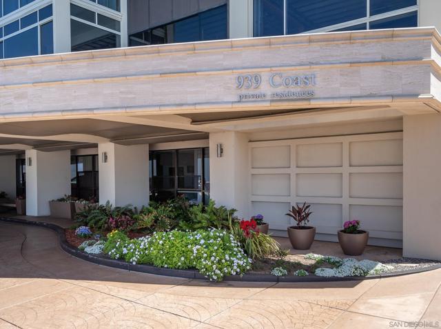 939 Coast Blvd, La Jolla CA: https://media.crmls.org/mediaz/eb9d04a1-11ac-4e3a-a9b5-ac0290fb0550.jpg