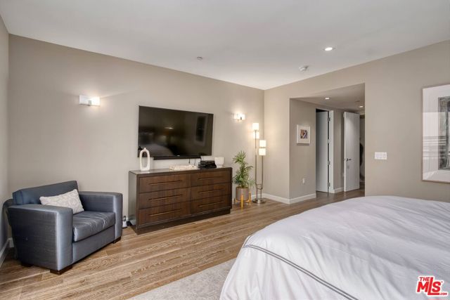 Drew Fenton | 441 S Barrington Avenue Los Angeles CA | MLS: 7091568
