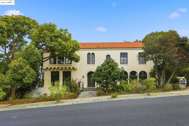 5449 Barrett Ave, El Cerrito CA: https://media.crmls.org/mediaz/eb9e8e5c-3653-4bbb-b4a8-270120ea15e2.jpg