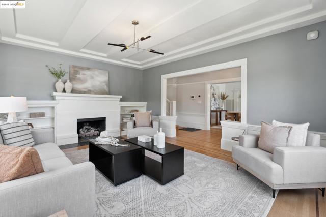 321 Glendale Ave., Oakland CA: https://media.crmls.org/mediaz/eb9e9abb-7df1-456a-a0a2-f0a8b31f6f95.jpg