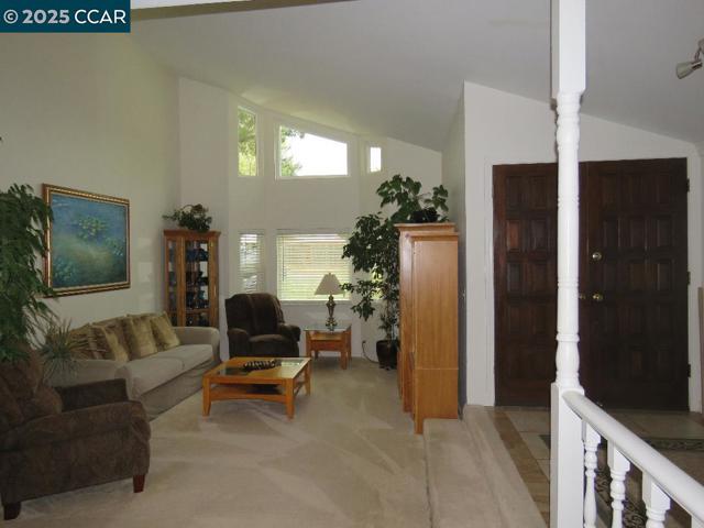 310 Roundhill Pl, Clayton CA: https://media.crmls.org/mediaz/eb9ecfa5-cad5-48d6-b823-1f13d293cee1.jpg