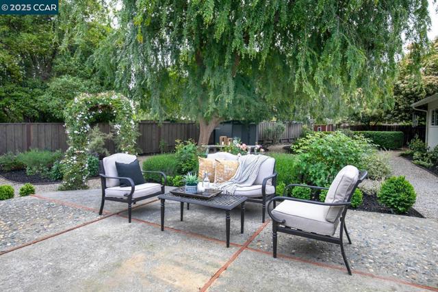 3115 Ebano Dr, Walnut Creek CA: https://media.crmls.org/mediaz/eb9ed823-e33f-4fc3-adf4-86853c0be83a.jpg