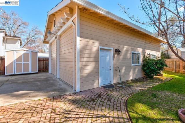 8524 Oak Harbour Ct, Fair Oaks CA: https://media.crmls.org/mediaz/eb9edf95-ca61-4ac1-9beb-492828a0e73a.jpg