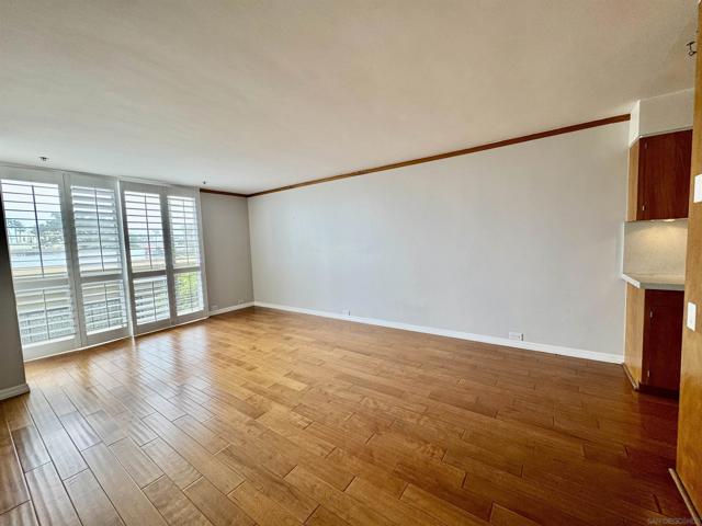 800 Prospect St, La Jolla CA: https://media.crmls.org/mediaz/eb9f343d-99b4-45d8-819c-616f3087ca39.jpg