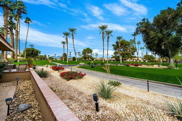 75 Sunrise Drive, Rancho Mirage CA: https://media.crmls.org/mediaz/eb9f3c18-7630-493c-979b-c98d445d437a.jpg