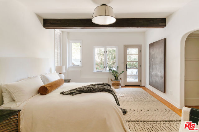 3744 Clayton Avenue, Los Angeles CA: https://media.crmls.org/mediaz/eb9f8388-7f98-4787-8c1f-bbfdd2d3ba31.jpg