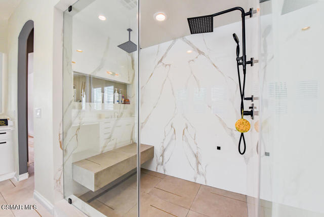 6981 Shadow Wood Drive, Moorpark CA: https://media.crmls.org/mediaz/eb9f8423-a2a5-44e2-a9e7-2cd26f50c74d.jpg