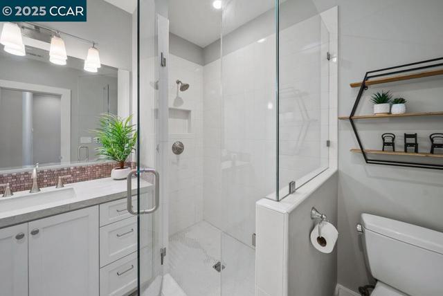 100 Alderwood Rd, Walnut Creek CA: https://media.crmls.org/mediaz/eb9ff5a5-f341-4ed7-9dda-71a1ad1dd43c.jpg