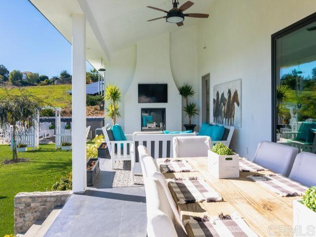 2255 Via Dulcea, Fallbrook CA: https://media.crmls.org/mediaz/eba01d39-e525-4aab-93a9-19a68e3de121.jpg