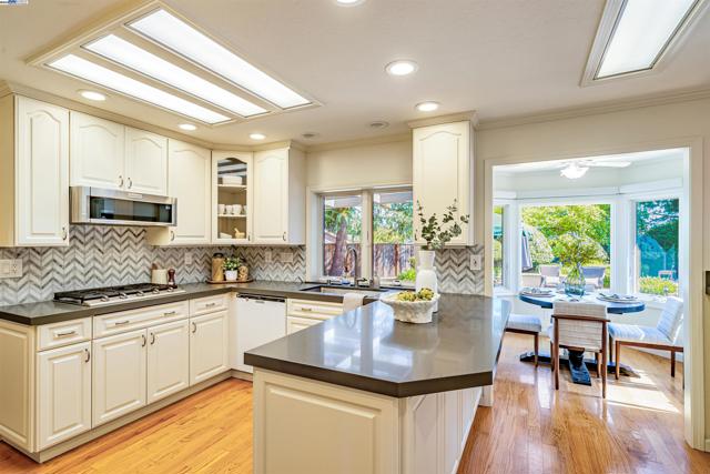 216 Salamanca Ct, San Ramon CA: https://media.crmls.org/mediaz/eba044c3-fcd7-4cab-a1cf-06feb792cf0c.jpg