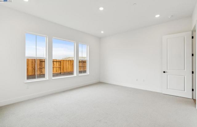 1552 Kasnak Drive, Manteca CA: https://media.crmls.org/mediaz/eba05a1d-37a7-44c3-a120-ed952ba78ebf.jpg