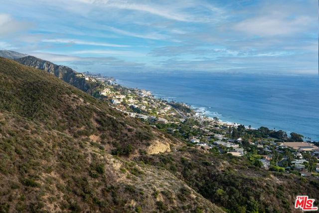 791 Nyes Place, Laguna Beach CA: https://media.crmls.org/mediaz/eba05fb1-7f75-4123-a83d-449c5b6025fa.jpg