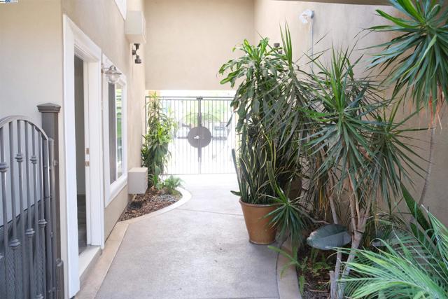 4655 Ohio St, San Diego, California 92116, 2 Bedrooms Bedrooms, ,2 BathroomsBathrooms,Condominium,For Sale,Ohio St,41069324