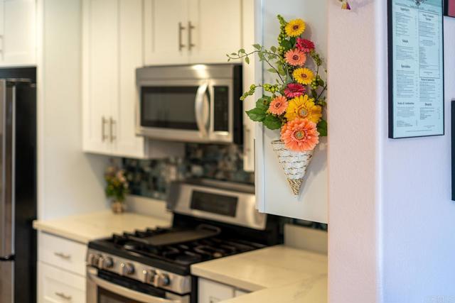 4610 Los Alamos Way, Oceanside CA: https://media.crmls.org/mediaz/eba102e2-4a74-464a-8337-e5c6f08d0617.jpg