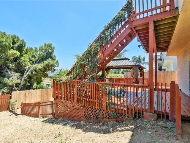 1277 Glencoe Dr, San Diego CA: https://media.crmls.org/mediaz/eba11309-2df4-4e83-8702-bd56e1d9fe22.jpg