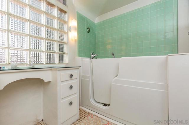 874 Hacienda Drive, El Cajon CA: https://media.crmls.org/mediaz/eba15cac-8590-4c44-969b-e5e7737aa4b7.jpg