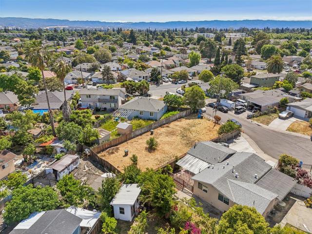 108 Lotus Way, East Palo Alto CA: https://media.crmls.org/mediaz/eba18e35-51c0-4e4b-8b6f-06aed5036598.jpg