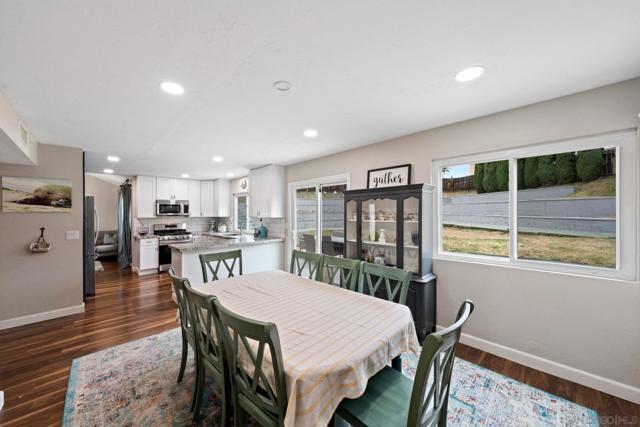 10424 Nubbin Ct, Santee CA: https://media.crmls.org/mediaz/eba1ce26-d672-4983-8bd2-33f0c7764e79.jpg