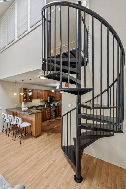 950 Harrison, San Francisco CA: https://media.crmls.org/mediaz/eba215f6-e340-464d-95d1-6cca22fb3dc7.jpg