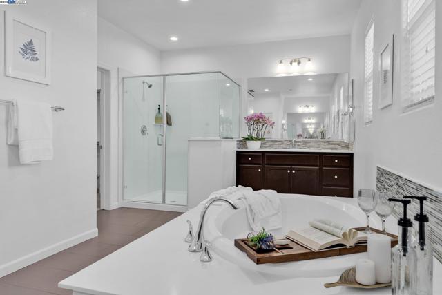 2305 Augusta Ave, Tracy CA: https://media.crmls.org/mediaz/eba21fee-1374-45f6-aa0f-6b885ed8a0be.jpg