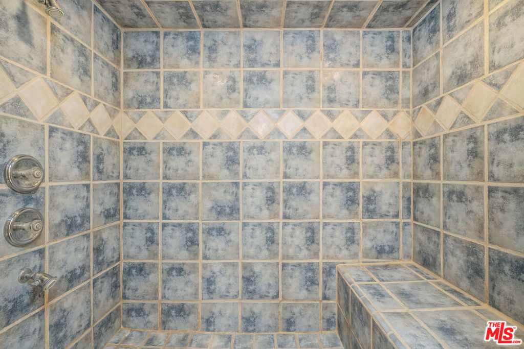 https://media.crmls.org/mediaz/eba24f82-4c12-40ae-bce7-d6031c7302bf.jpg?preset=X-Large