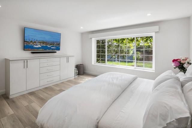 8590 Cliffridge Ave, La Jolla CA: https://media.crmls.org/mediaz/eba27243-fc07-4716-aa8a-34eaecbbaedc.jpg