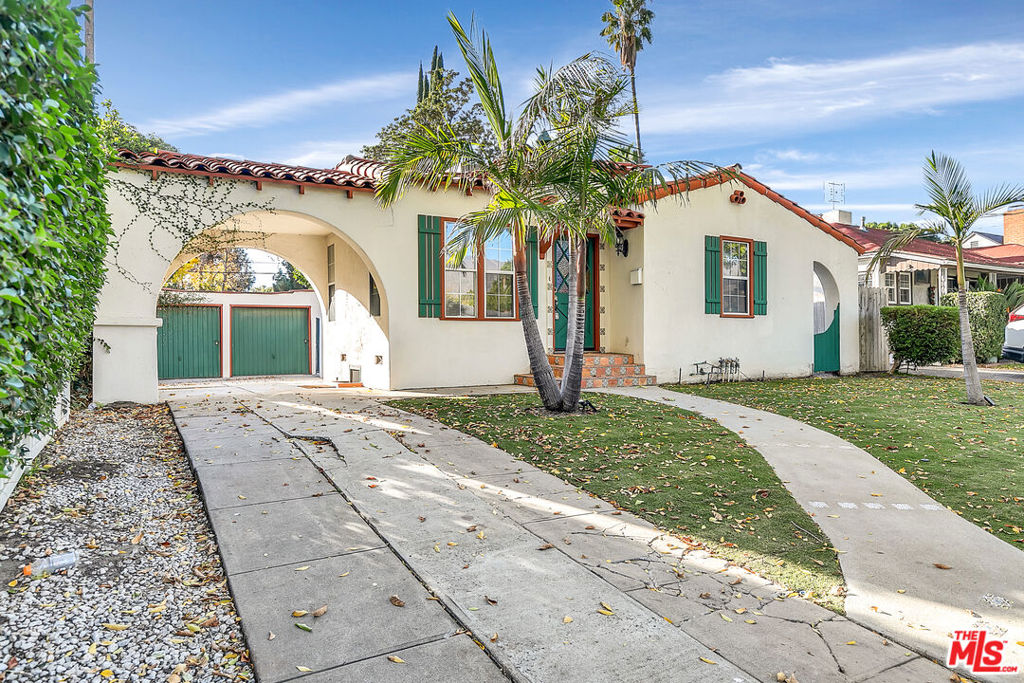 421 N Beachwood Drive
