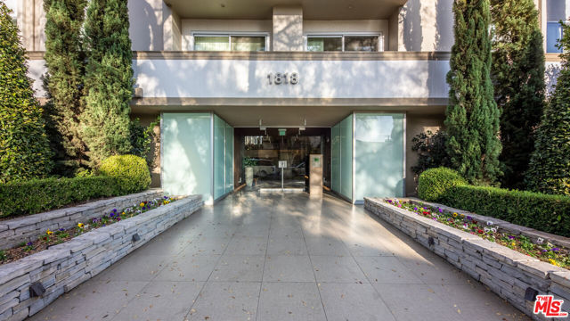 1818 Thayer Avenue, Los Angeles CA: https://media.crmls.org/mediaz/eba2be52-9e9d-494c-872f-b567389986dd.jpg