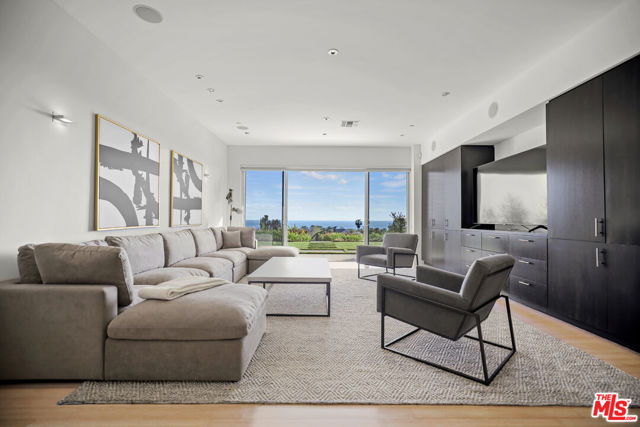 27454 Winding Way, Malibu CA: https://media.crmls.org/mediaz/eba2c84f-75b3-4a0a-a800-ff4c7d8a7ae5.jpg