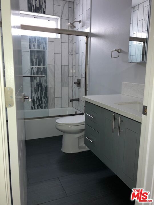 11318 1/2 W Miranda Street, North Hollywood CA: https://media.crmls.org/mediaz/eba2ec9f-a45c-4d1f-a08f-42af09db5108.jpg