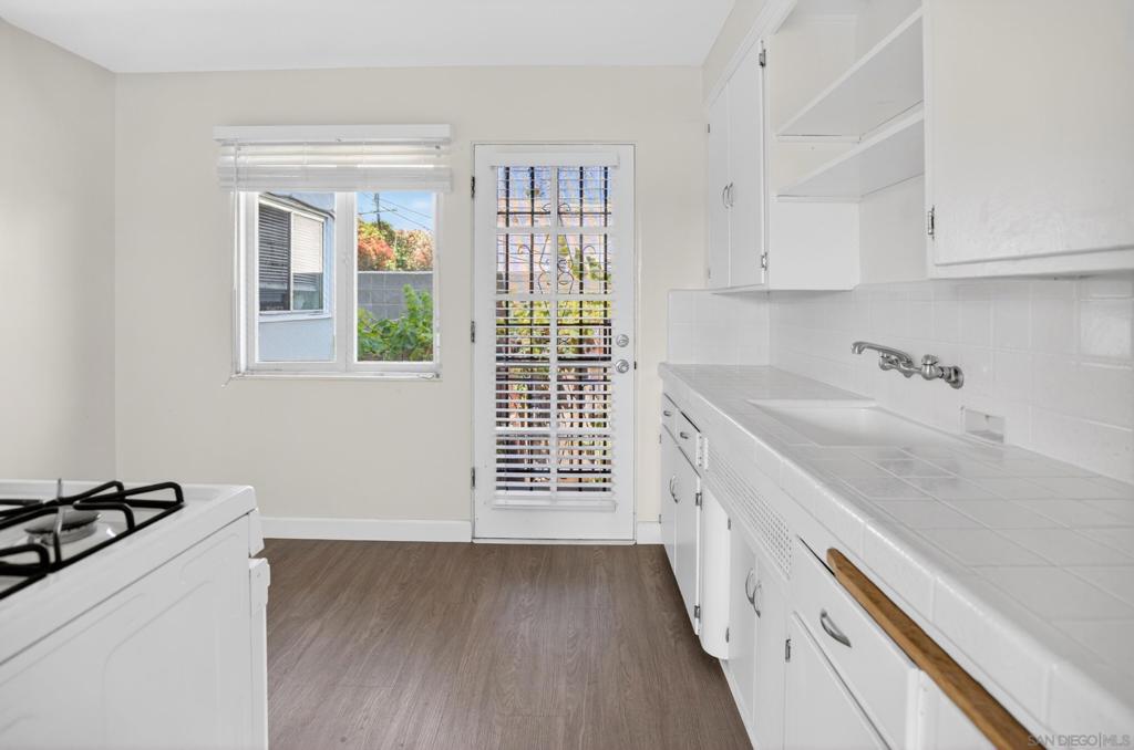 2324 Chatsworth - photo 4