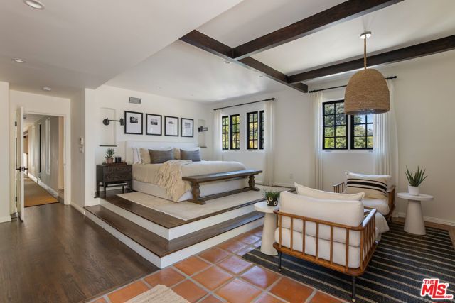 1800 Angelo Drive, Beverly Hills CA: https://media.crmls.org/mediaz/eba38d5d-f076-4a82-ab7e-8d9399ed9d02.jpg