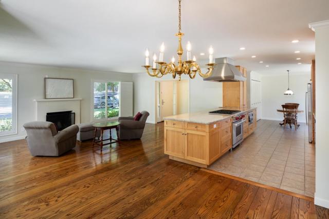 1850 White Oak Drive, Menlo Park CA: https://media.crmls.org/mediaz/eba394b6-1da3-472a-b3c1-b946107aa60e.jpg