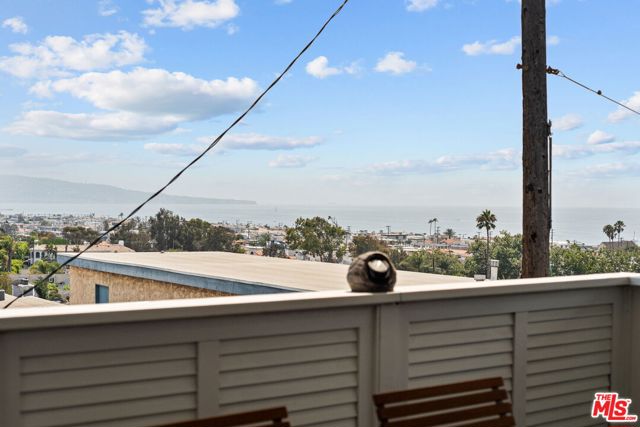 636 12th Street, Manhattan Beach CA: https://media.crmls.org/mediaz/eba5cfe6-45a1-4d9d-b854-a8b79a7c806d.jpg