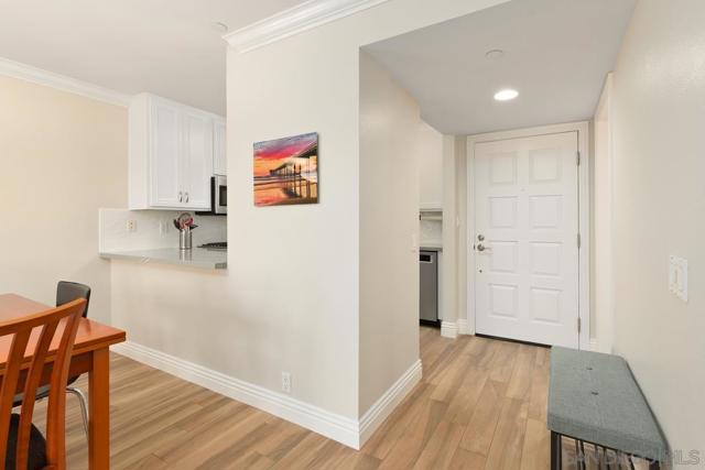 7509 DRAPER AVE, La Jolla CA: https://media.crmls.org/mediaz/eba622a9-eca9-487e-9476-2beed00aa9de.jpg